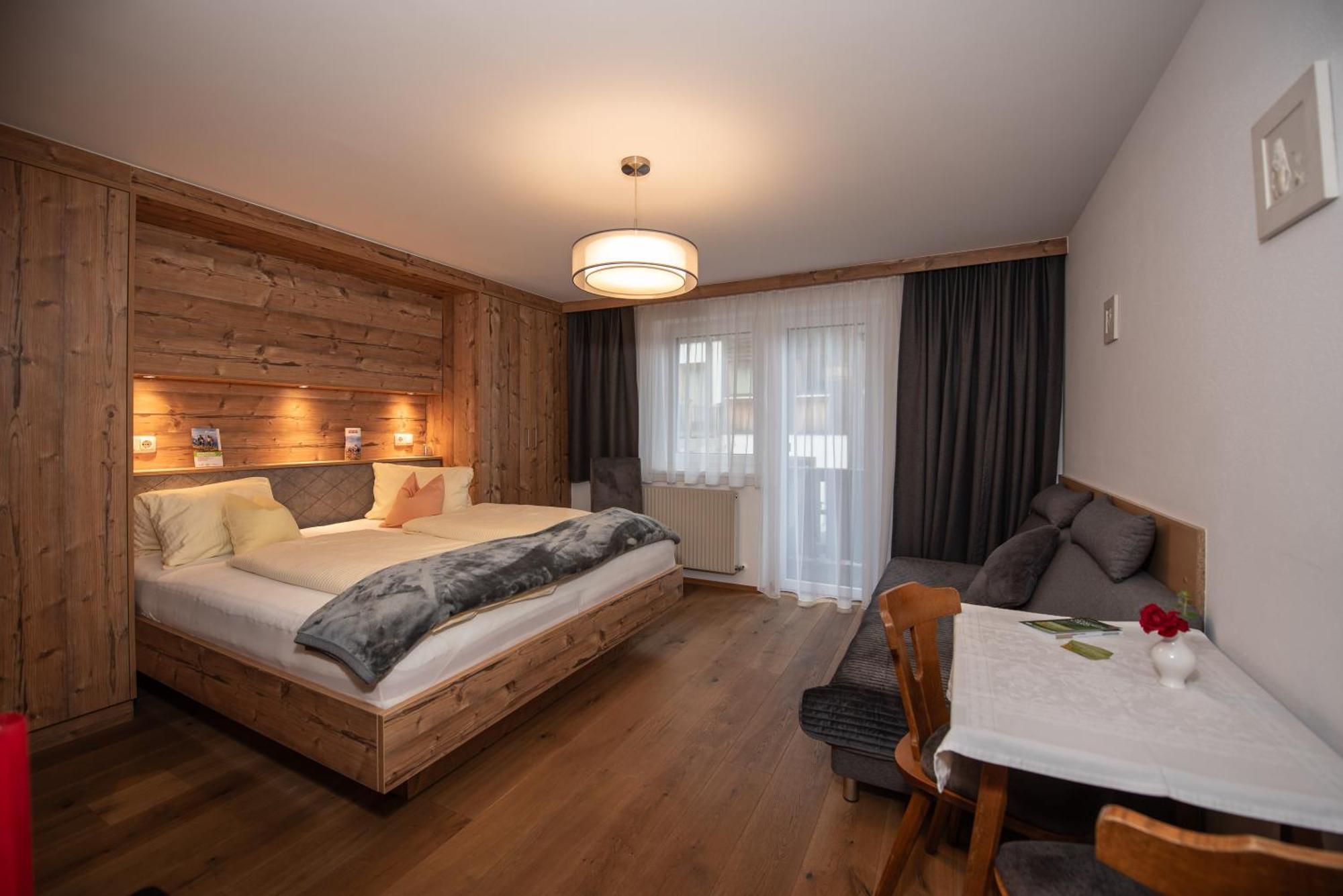 Hotel Haus Scharler, Talstation Neukirchen am Großvenediger Exterior foto