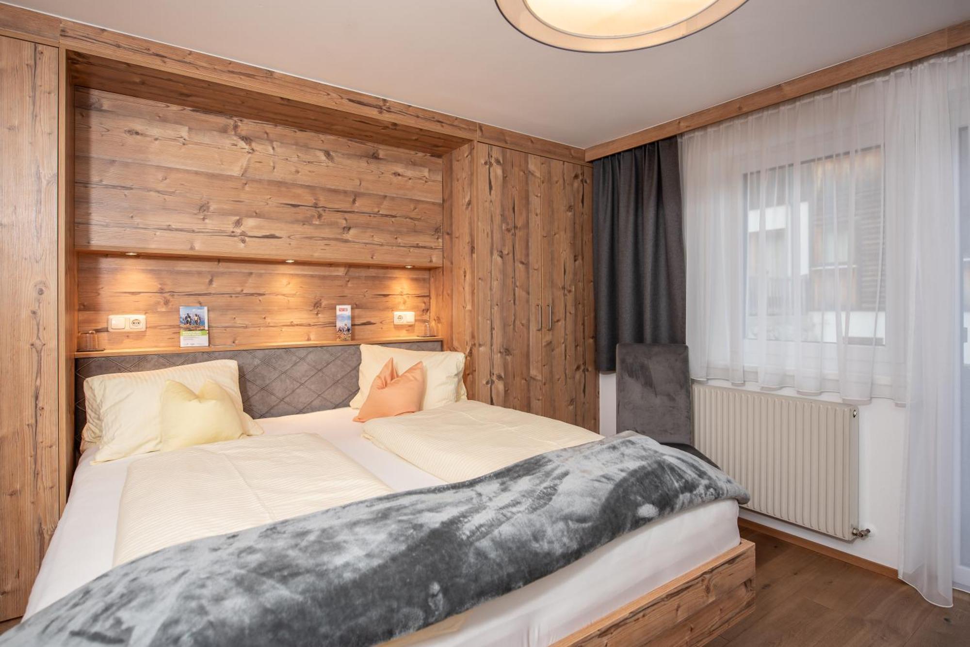 Hotel Haus Scharler, Talstation Neukirchen am Großvenediger Exterior foto